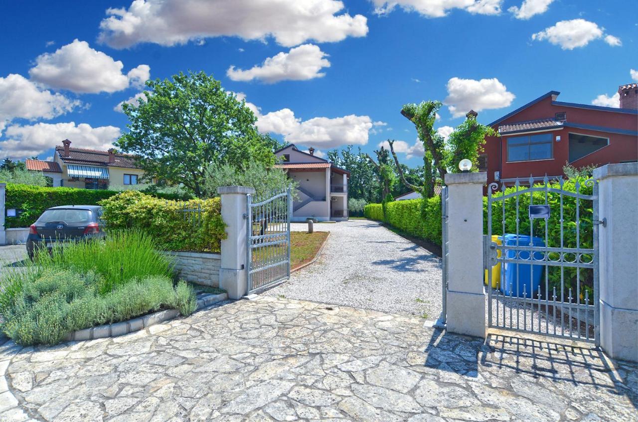 Apartments Marija 1089 Пореч Екстериор снимка